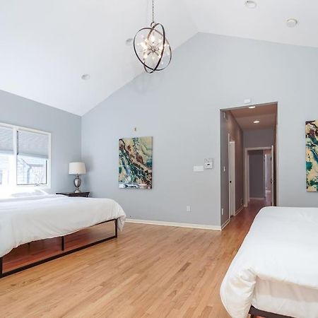 Вілла Eclectic Stylish And Cozy Milwaukee Unit Екстер'єр фото
