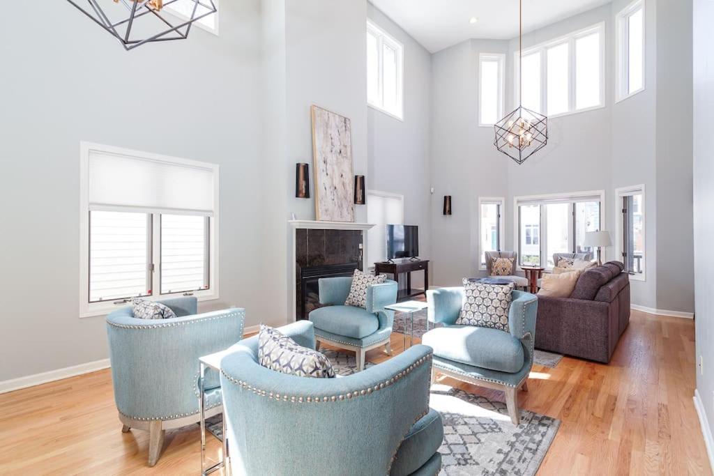 Вілла Eclectic Stylish And Cozy Milwaukee Unit Екстер'єр фото