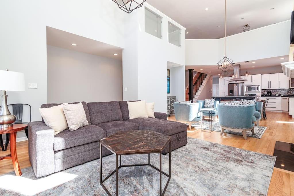 Вілла Eclectic Stylish And Cozy Milwaukee Unit Екстер'єр фото