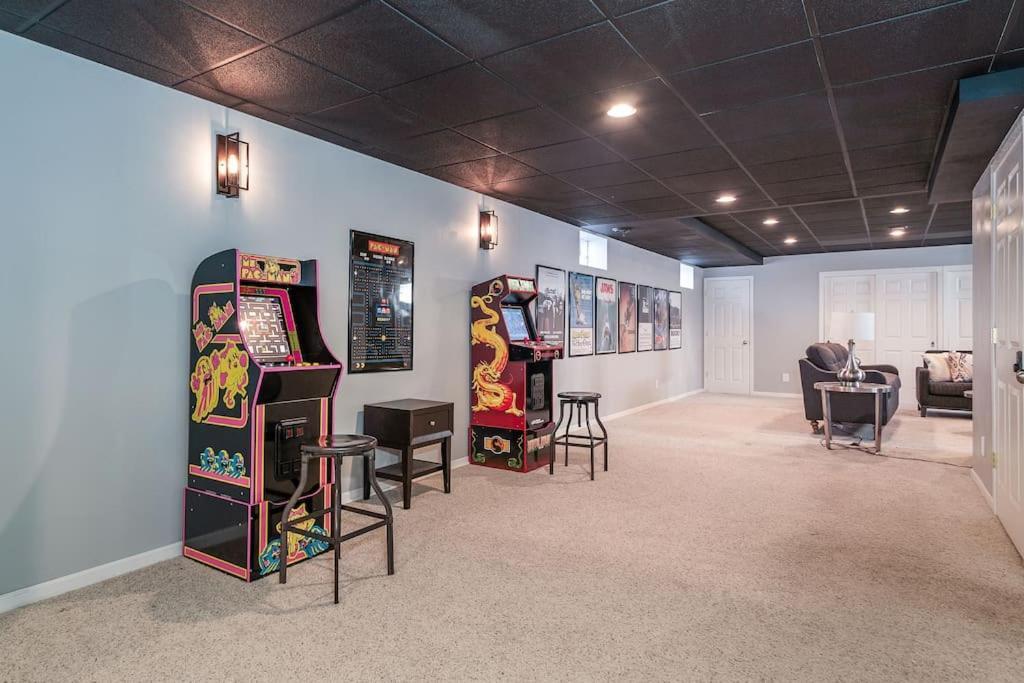 Вілла Eclectic Stylish And Cozy Milwaukee Unit Екстер'єр фото