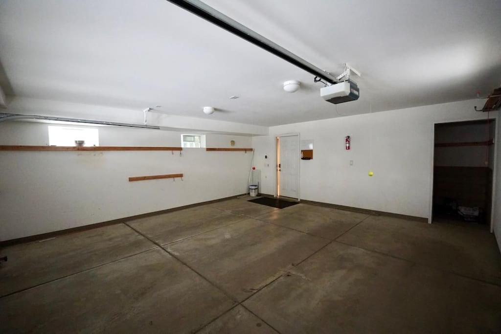Вілла Eclectic Stylish And Cozy Milwaukee Unit Екстер'єр фото