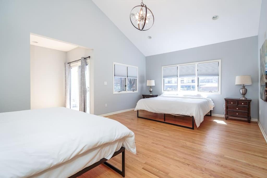 Вілла Eclectic Stylish And Cozy Milwaukee Unit Екстер'єр фото