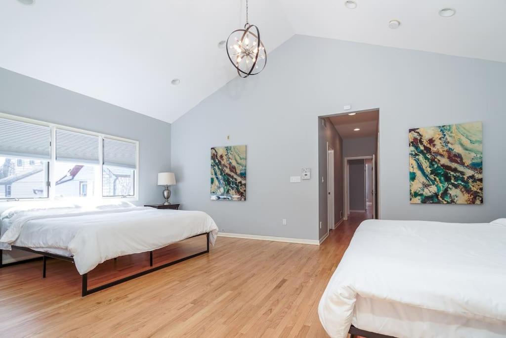 Вілла Eclectic Stylish And Cozy Milwaukee Unit Екстер'єр фото