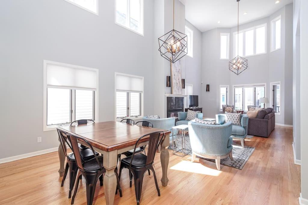Вілла Eclectic Stylish And Cozy Milwaukee Unit Екстер'єр фото