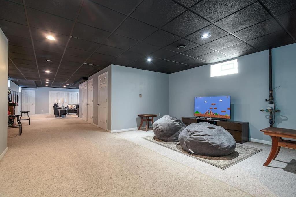 Вілла Eclectic Stylish And Cozy Milwaukee Unit Екстер'єр фото