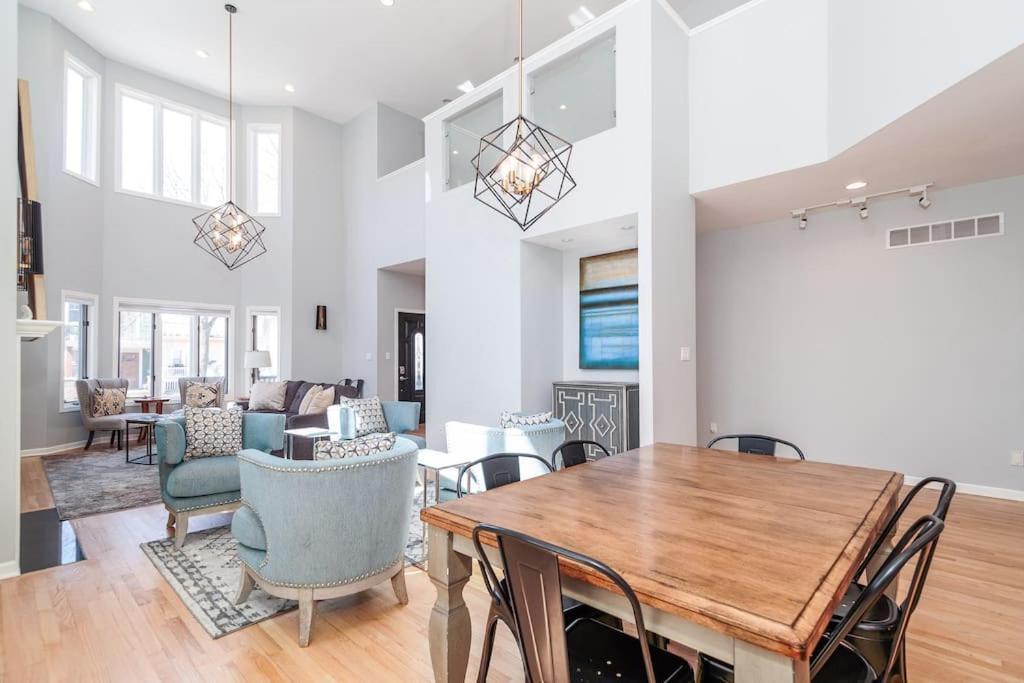 Вілла Eclectic Stylish And Cozy Milwaukee Unit Екстер'єр фото