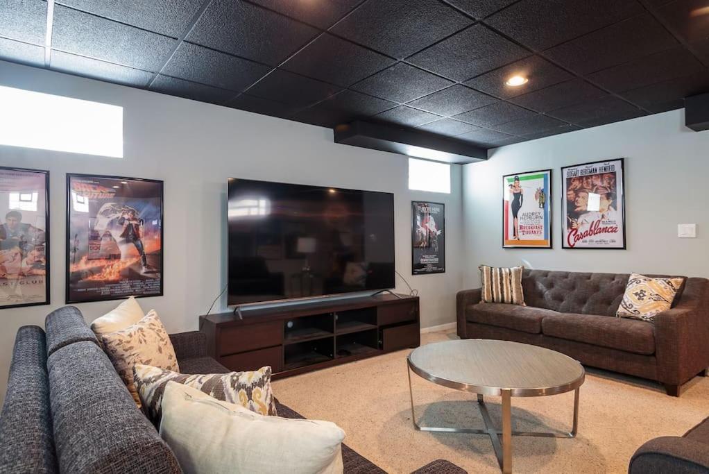Вілла Eclectic Stylish And Cozy Milwaukee Unit Екстер'єр фото